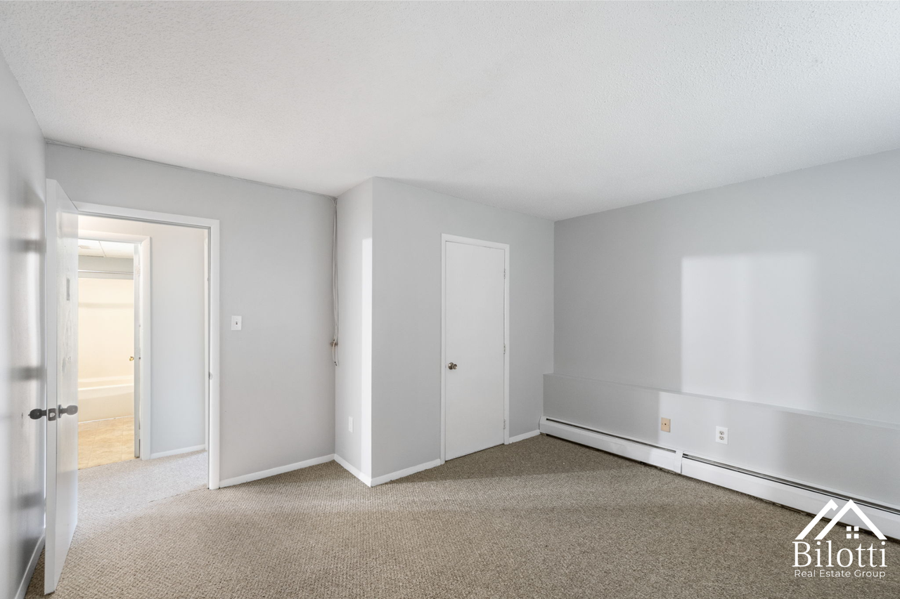 Jencks Street Apartments - Photo 7 of 11