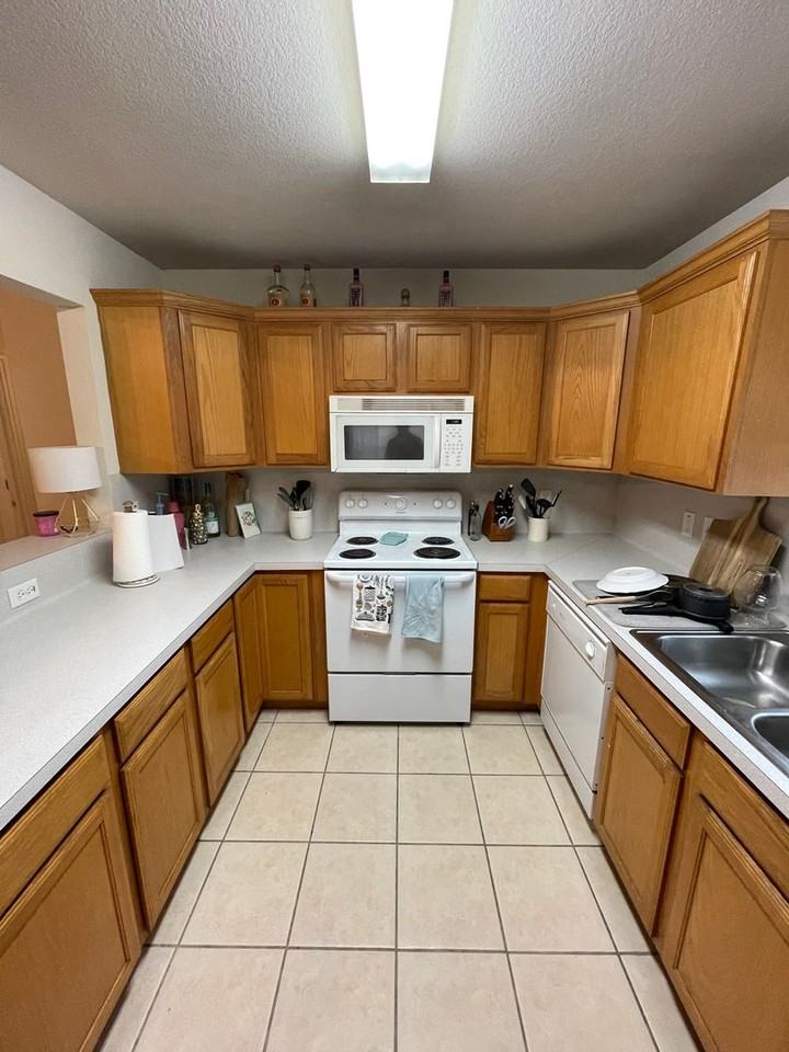 3760 Oldenburg Ln - Photo 3 of 10