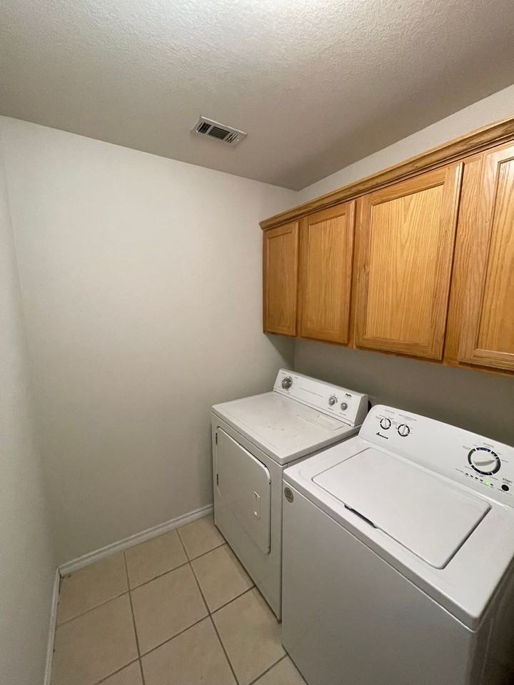 3760 Oldenburg Ln - Photo 6 of 10