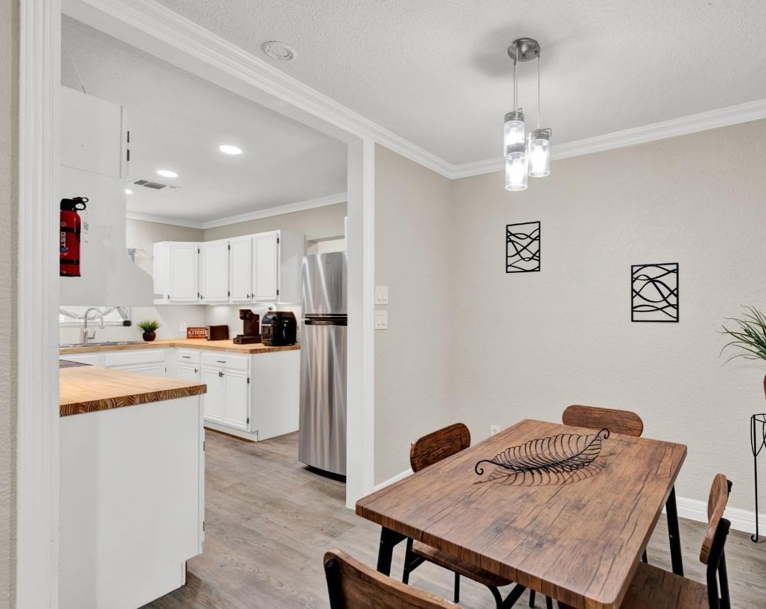 Hillwood Dr - Photo 2 of 8
