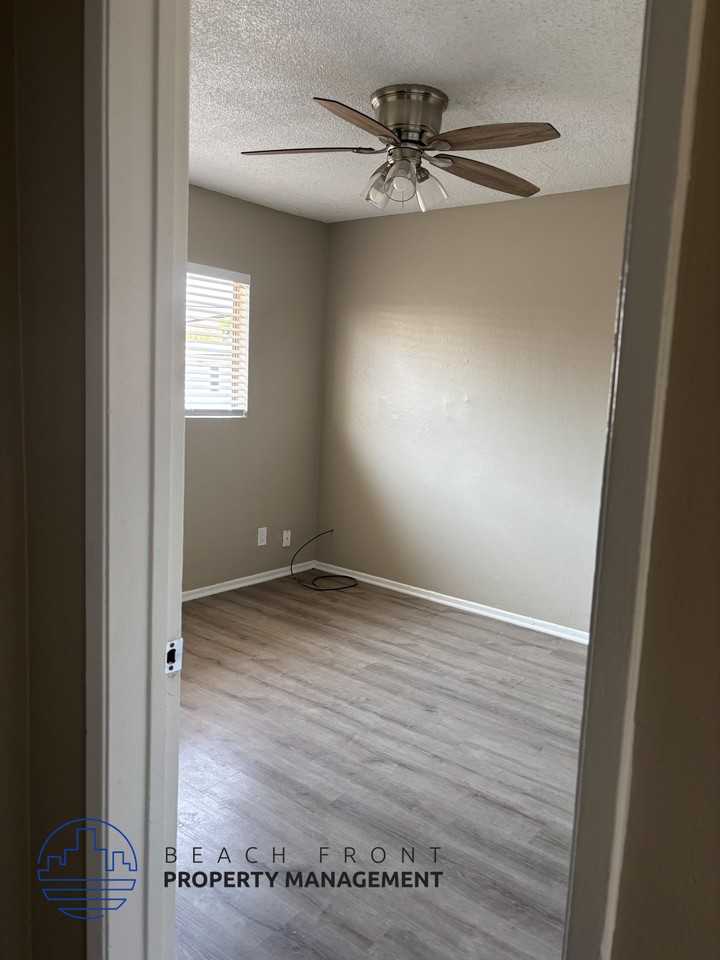 117 E. Leatrice Ln. - Photo 3 of 8