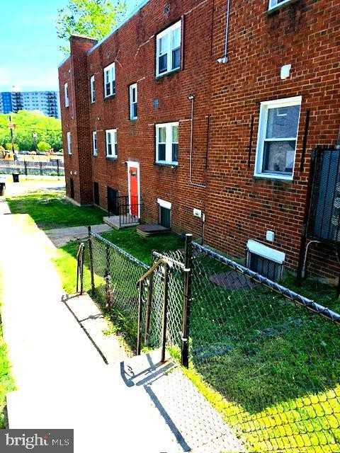 4248 6th St Se - Photo 2 of 40