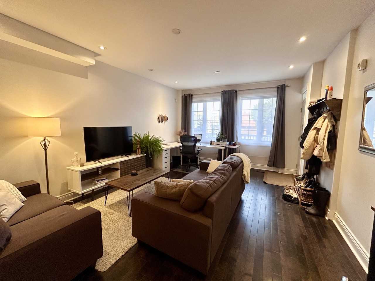 36 Coxwell Avenue #Main - Photo 3 of 23