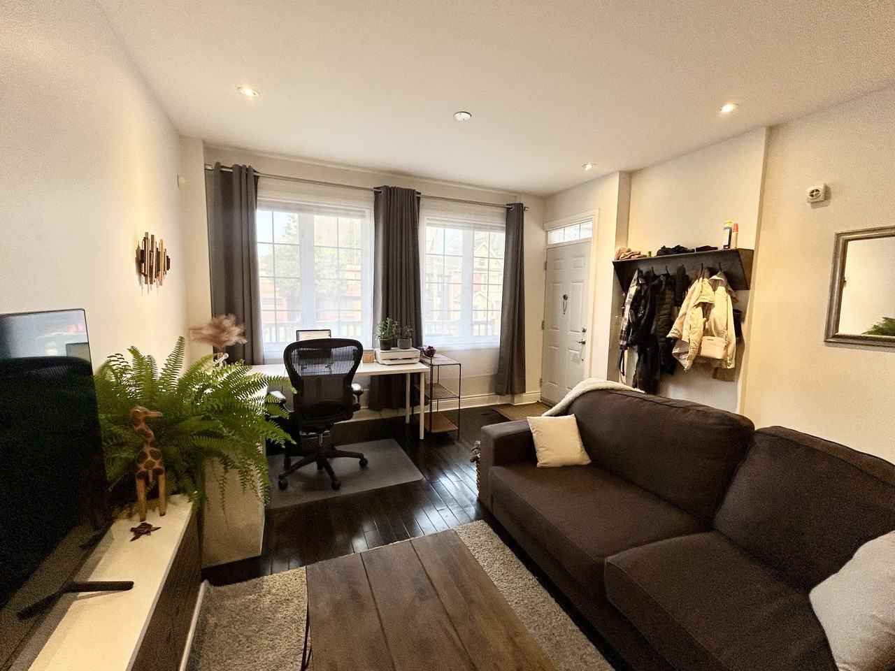 36 Coxwell Avenue #Main - Photo 2 of 23