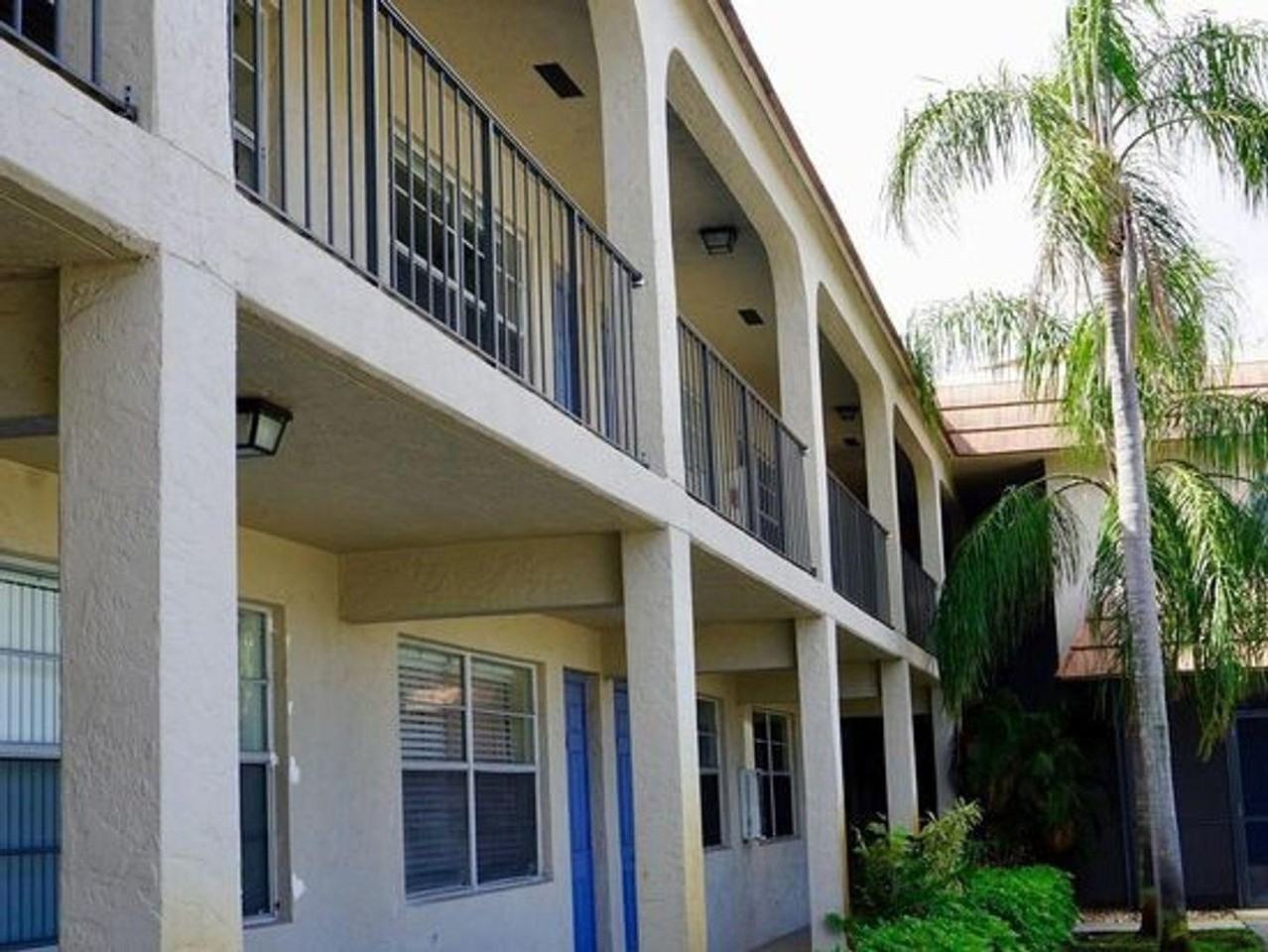 690 Kingsbridge Street - Photo 3 of 7