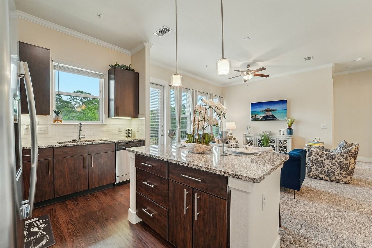 Ivy Point Kingwood - Photo 3 of 32