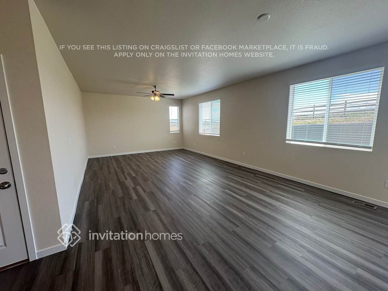 462 Elbert St - Photo 3 of 23