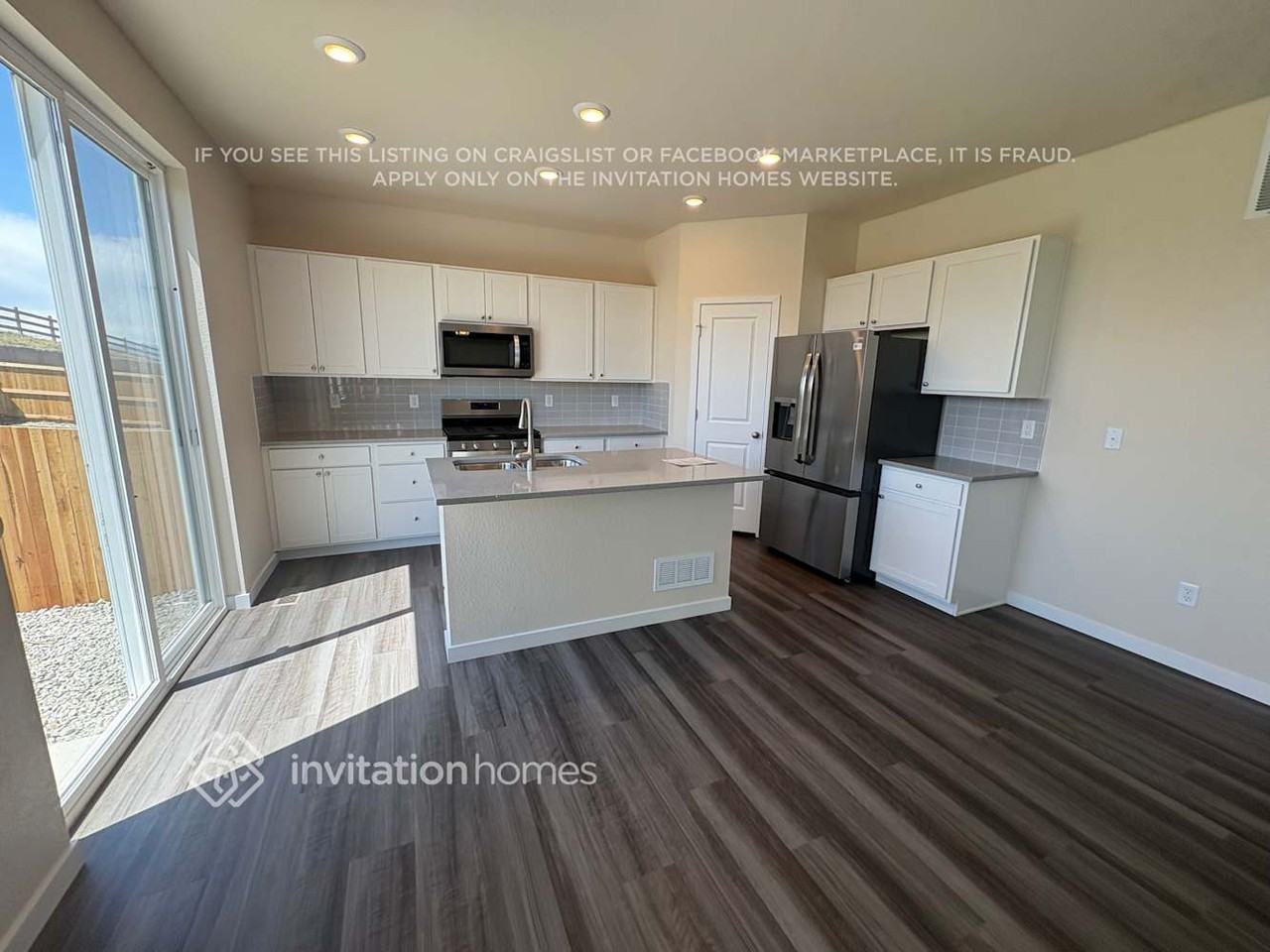 462 Elbert St - Photo 4 of 23