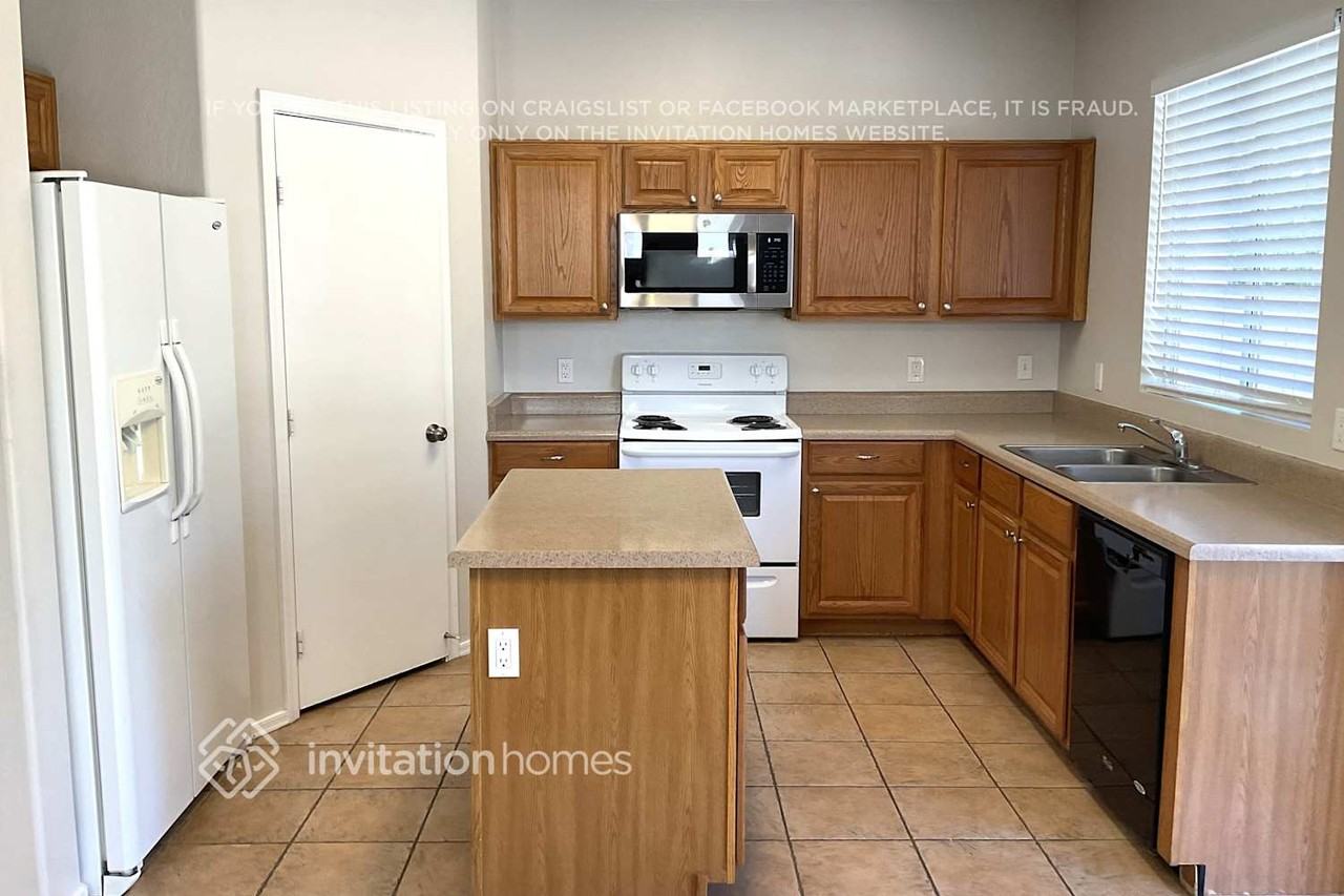 10624 E Portobello Ave - Photo 3 of 13
