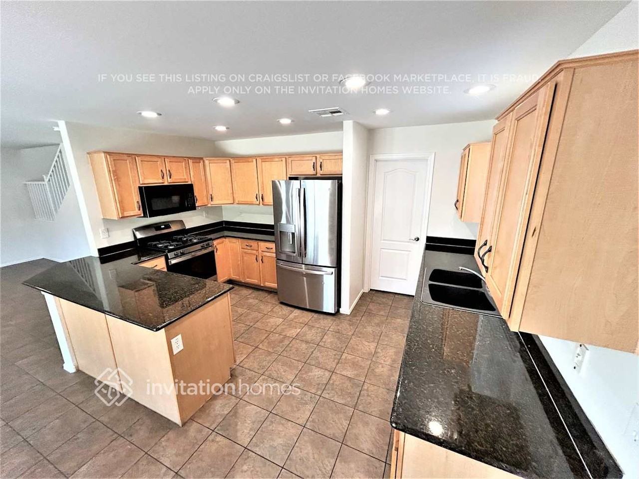 2246 E Bowker St - Photo 4 of 23