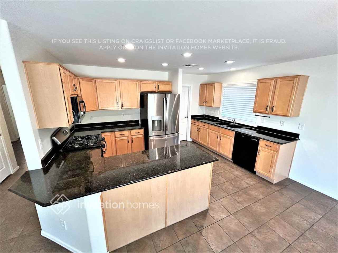 2246 E Bowker St - Photo 5 of 23