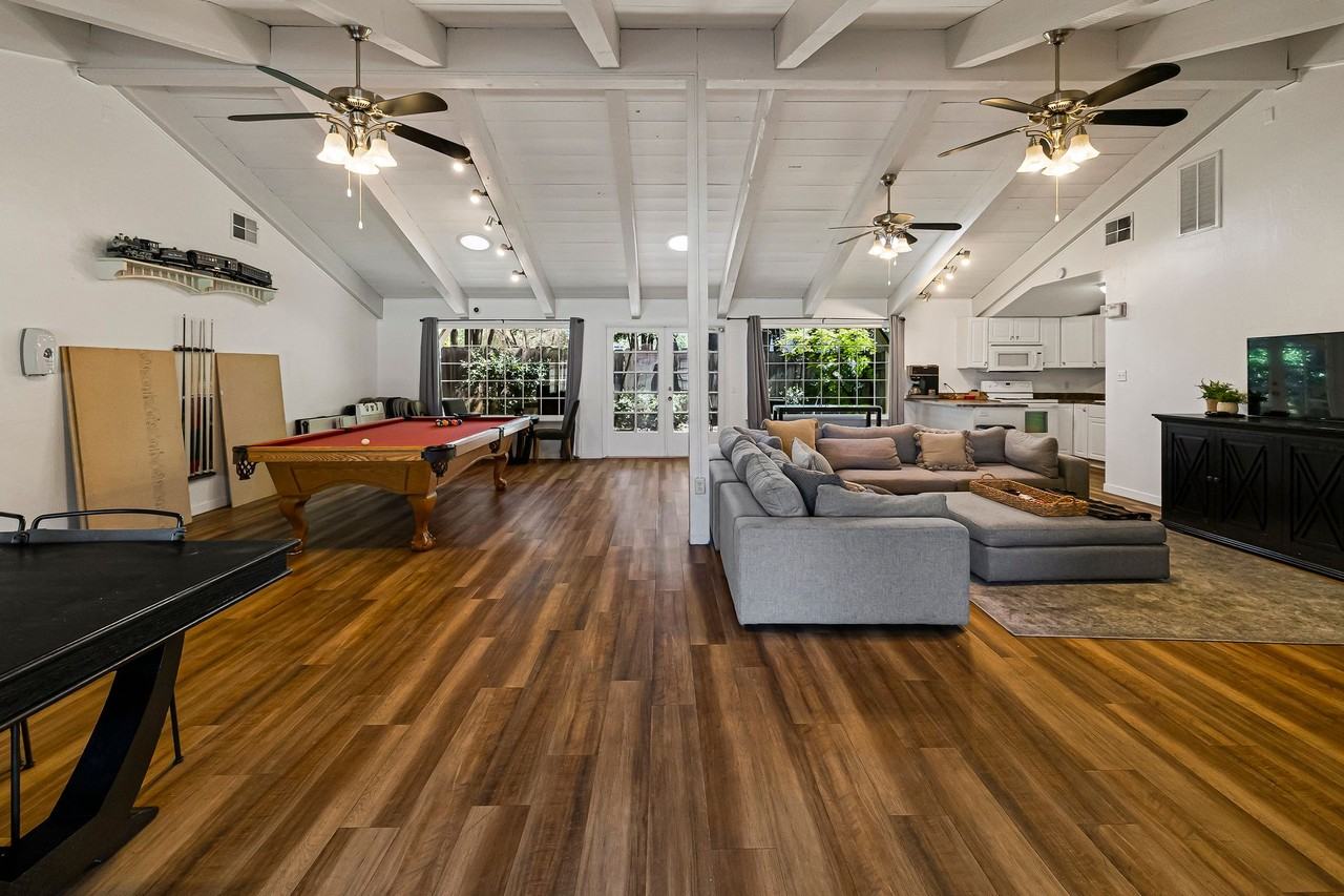 Train Station Apartments - Photo 3 of 27