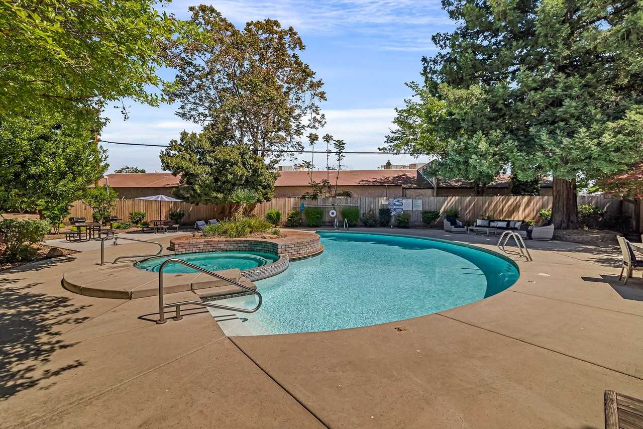 Train Station Apartments - Photo 6 of 27