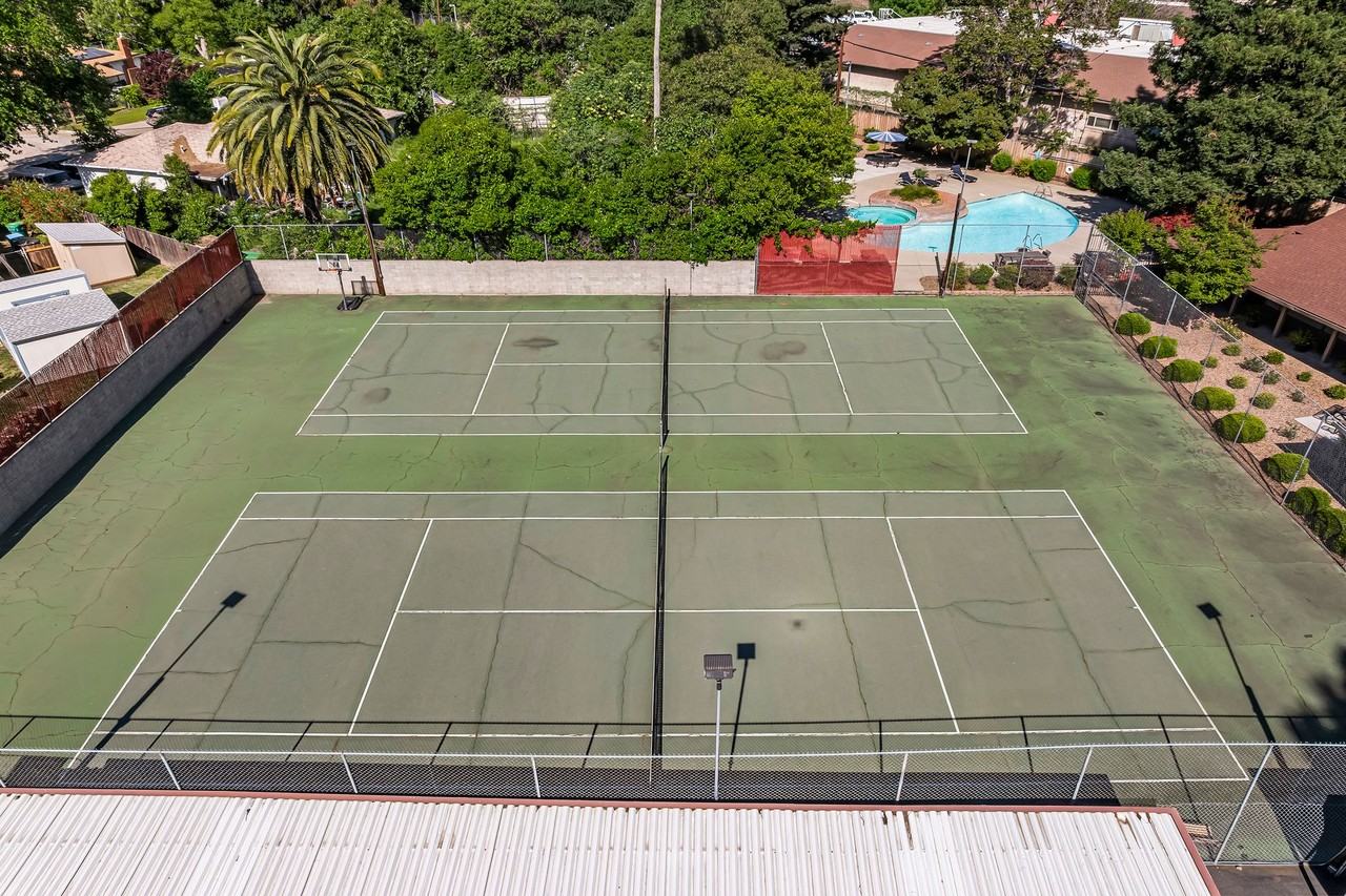 Train Station Apartments - Photo 7 of 27