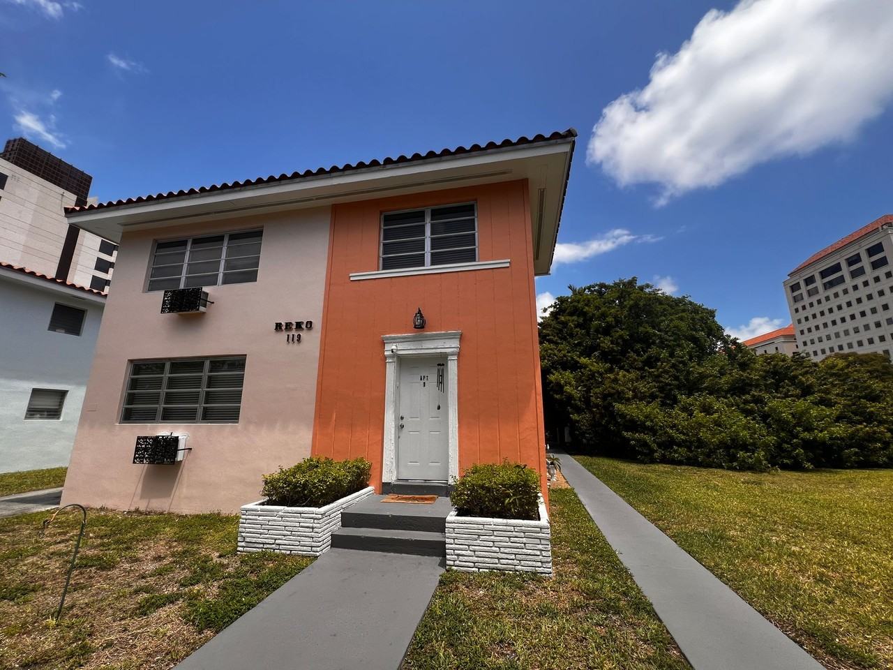 Santillane - Photo 5 of 8