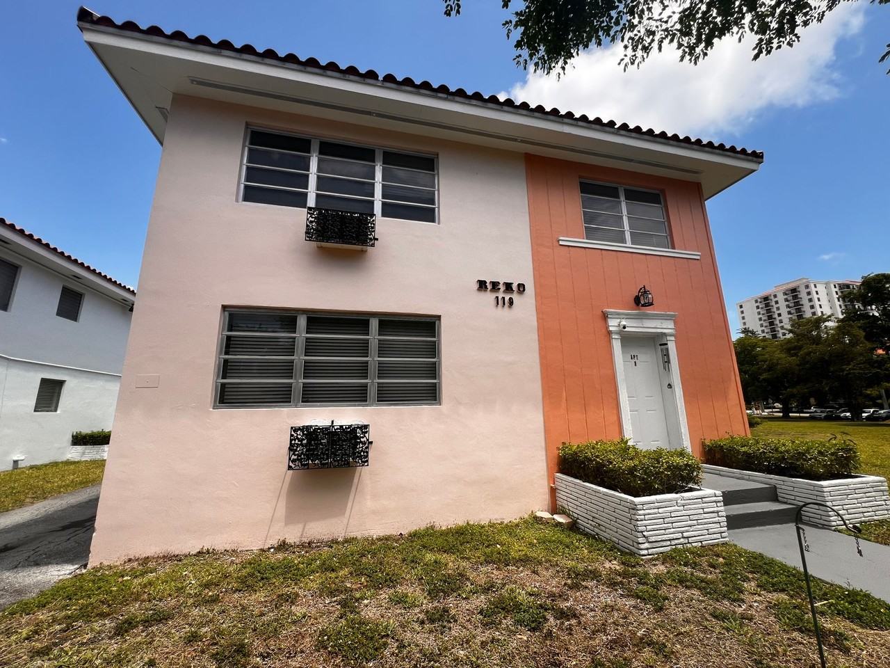 Santillane - Photo 7 of 8