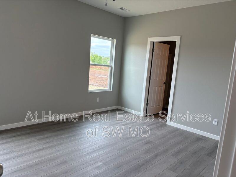 1331 S Shayla Ave - Photo 3 of 8