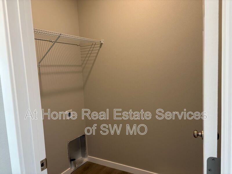 1331 S Shayla Ave - Photo 4 of 8