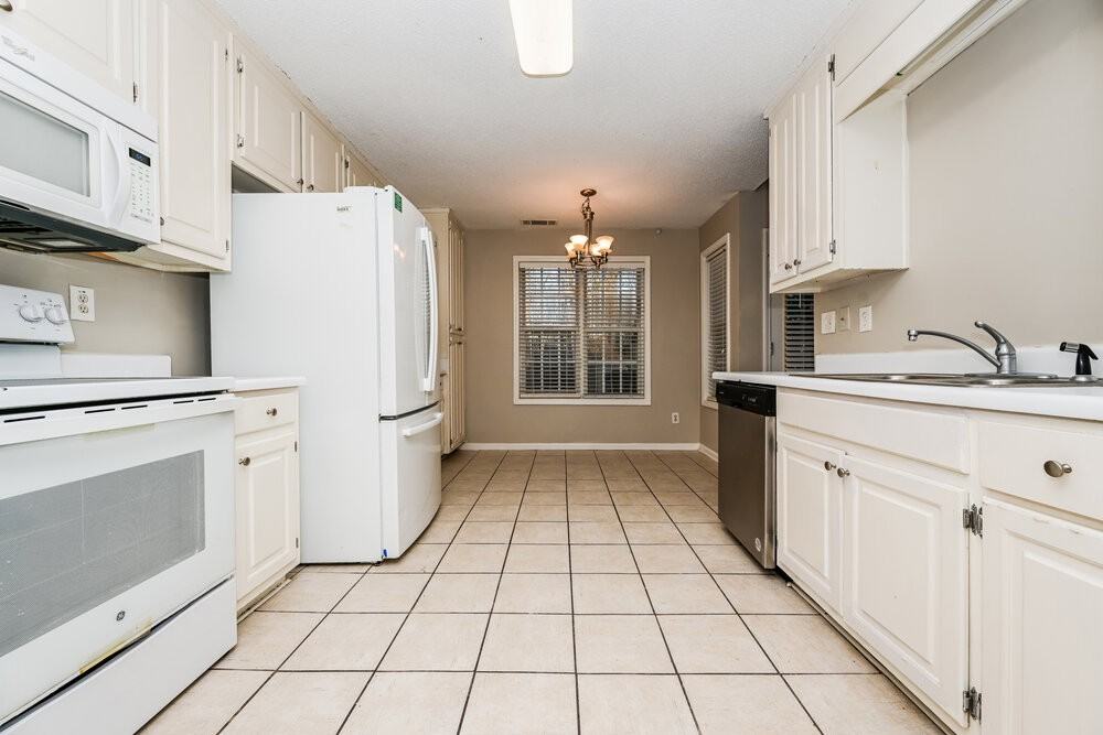 426 Old Ivy Path - Photo 7 of 17