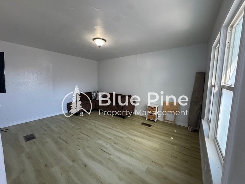 1111 Wilson Ave #A - Photo 3 of 11