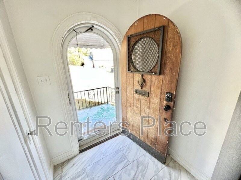 2233 N Denver Blvd - Photo 4 of 20