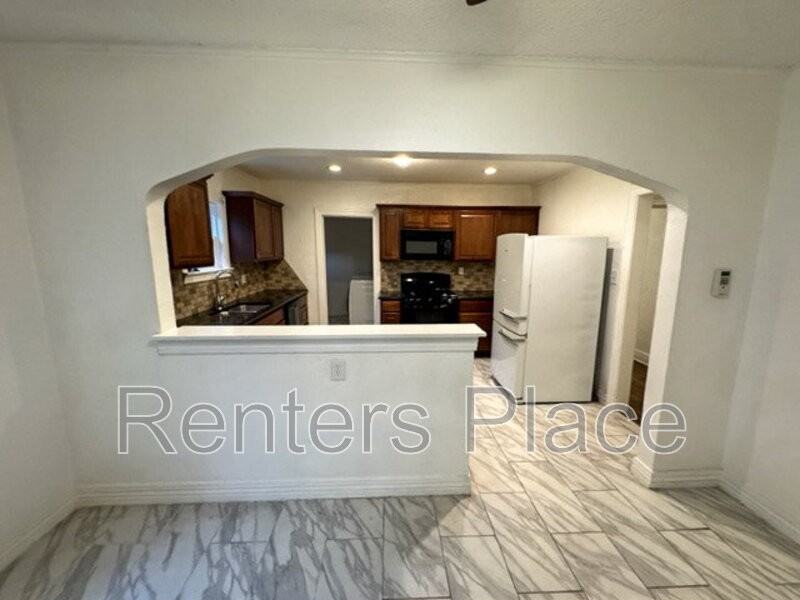 2233 N Denver Blvd - Photo 7 of 20