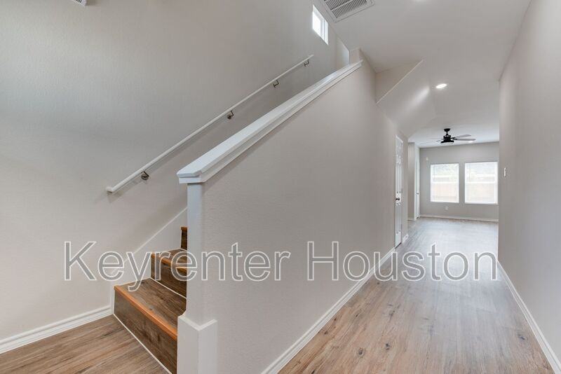 8202 Homewood Ln #E - Photo 4 of 35