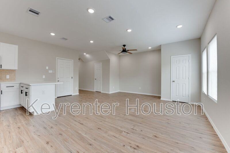8202 Homewood Ln #E - Photo 7 of 35