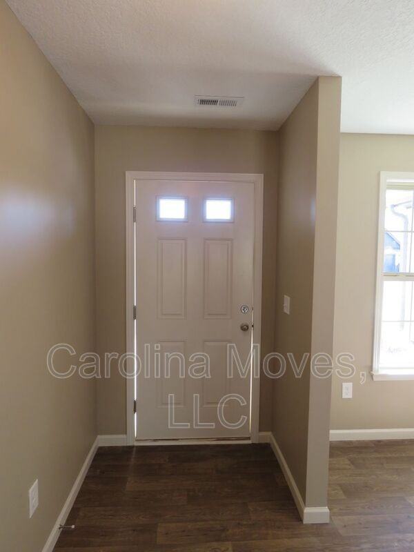 454 Peaksview Dr - Photo 2 of 13