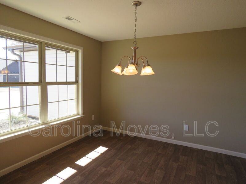 454 Peaksview Dr - Photo 3 of 13
