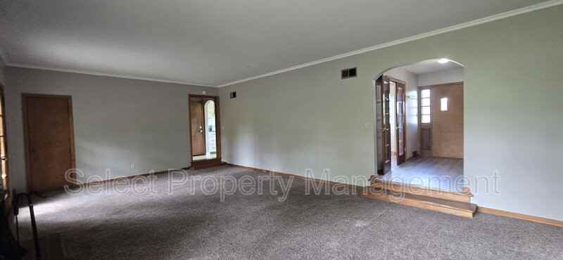 7611 Aboite Center Rd - Photo 3 of 26