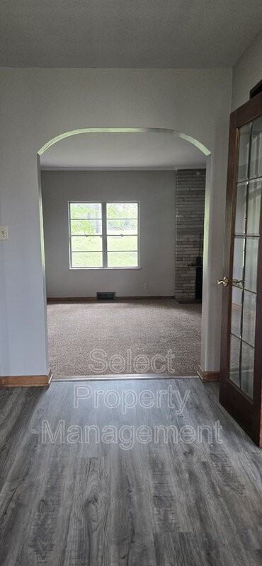 7611 Aboite Center Rd - Photo 4 of 26