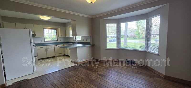 7611 Aboite Center Rd - Photo 6 of 26