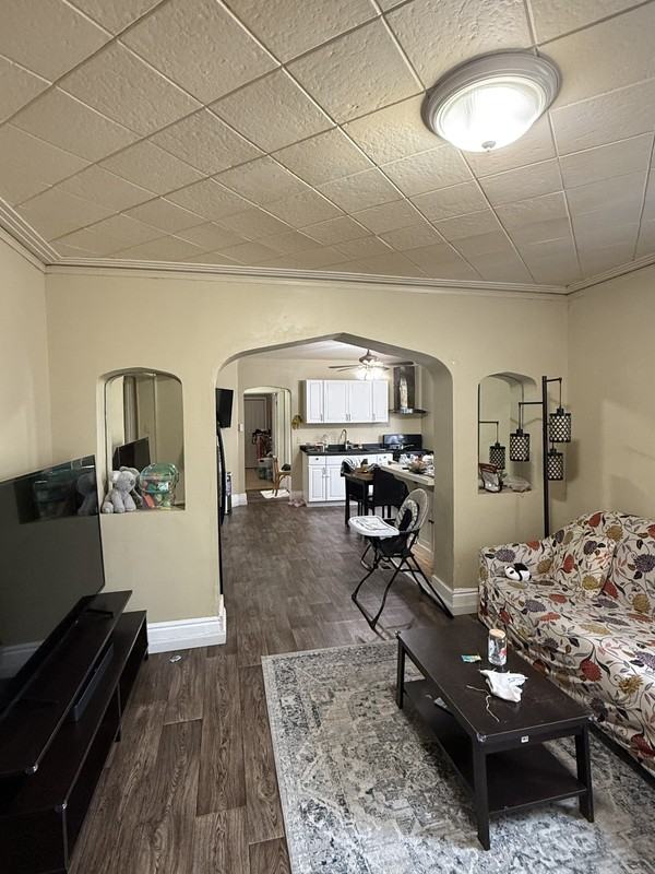 289 Charles Ave - Photo 2 of 15