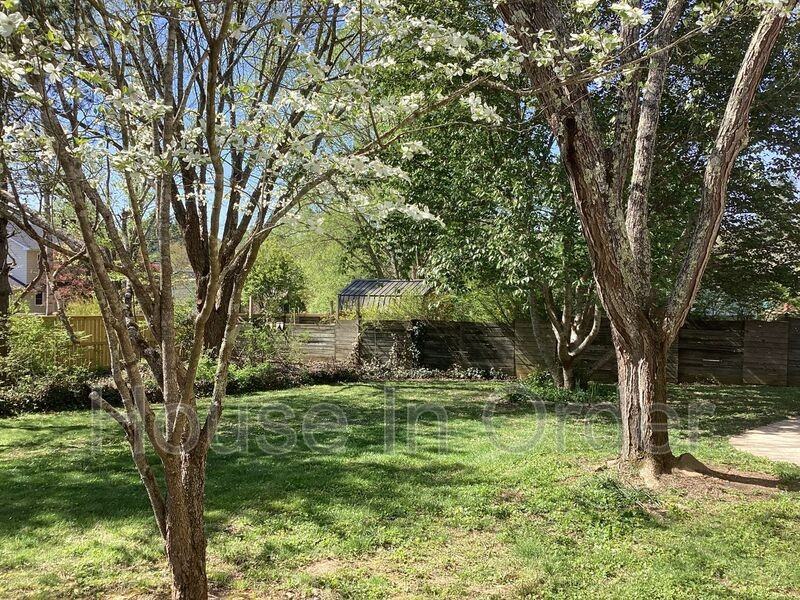 108 Hyacinth Ln - Photo 2 of 12