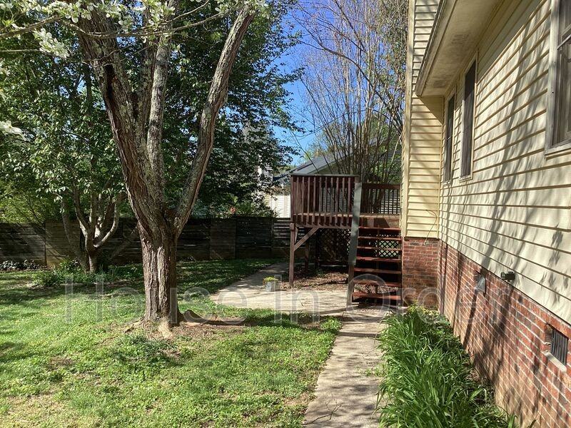 108 Hyacinth Ln - Photo 3 of 12