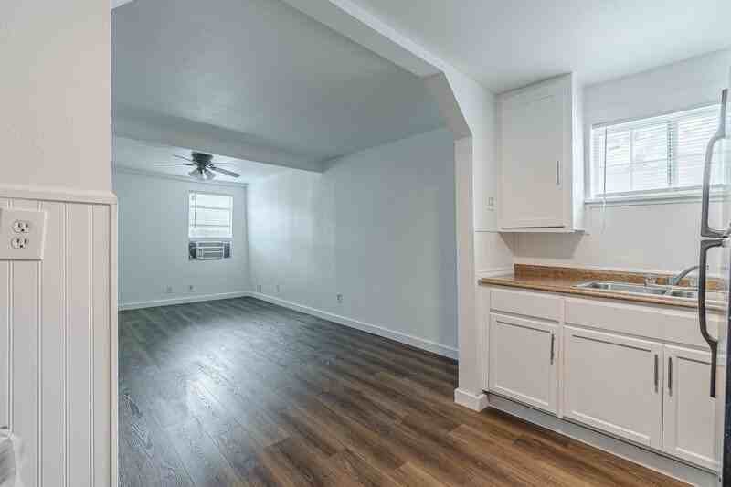 2407 South New Braunfels Avenue #3 - Photo 3 of 13