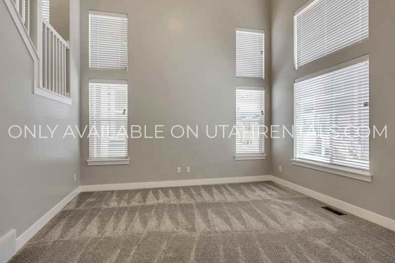 1736 Nw - Photo 4 of 19