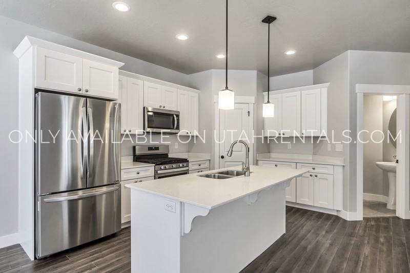 1736 Nw - Photo 5 of 19