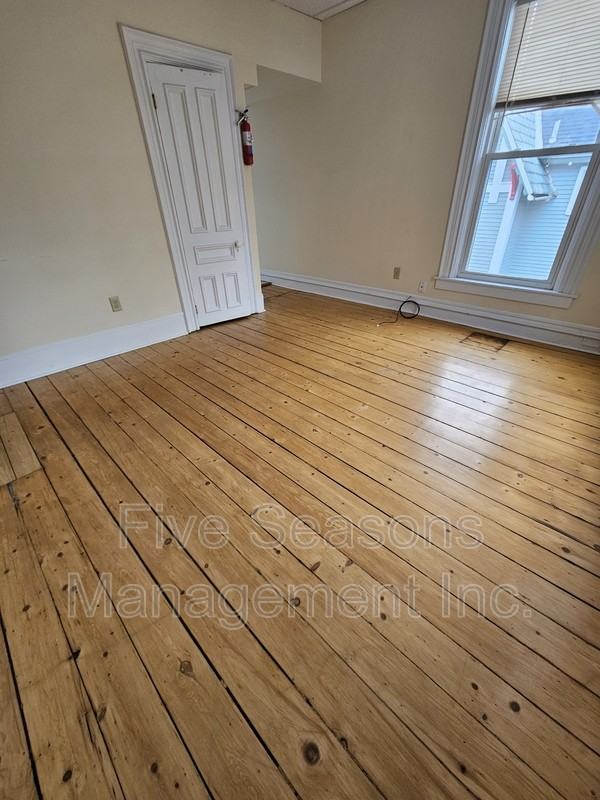 35 North Winooski Avenue - Photo 3 of 12