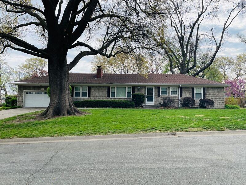 6101 Russell St - Photo 2 of 18