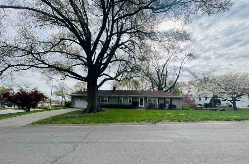 6101 Russell St - Photo 3 of 18