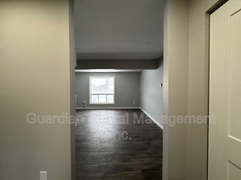 215 Langworthy St #7 - Photo 3 of 25