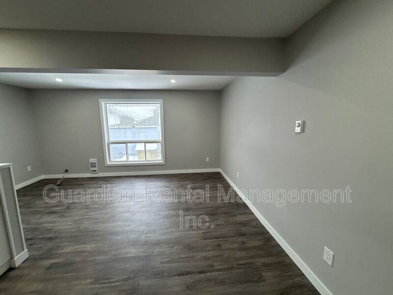 215 Langworthy St #7 - Photo 4 of 25