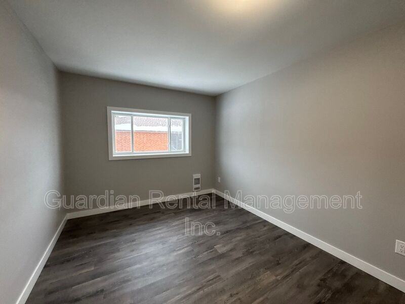 215 Langworthy St #7 - Photo 5 of 25