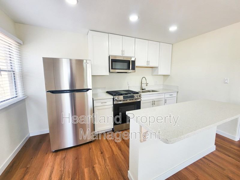 3875 1/2 39th St - Photo 2 of 5