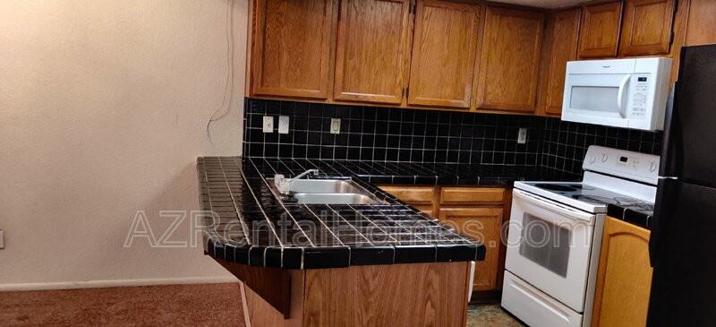 819 N College Ave #I122 - Photo 6 of 14