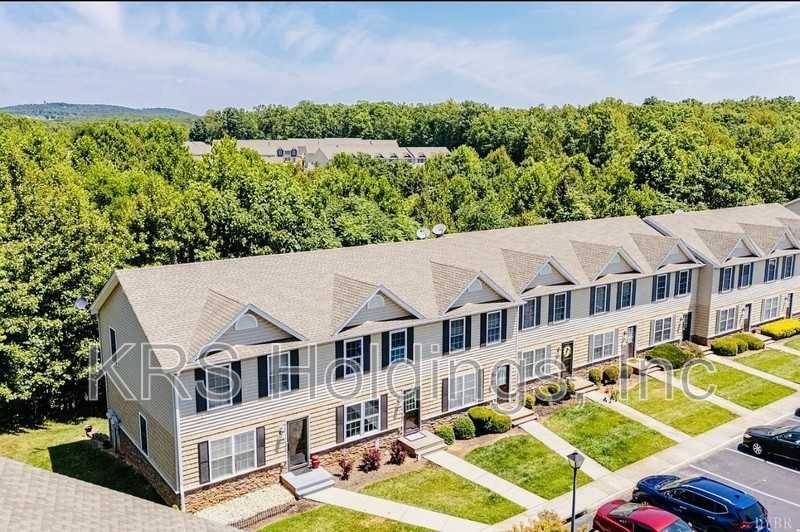 136 Old Tavern Cir - Photo 3 of 17