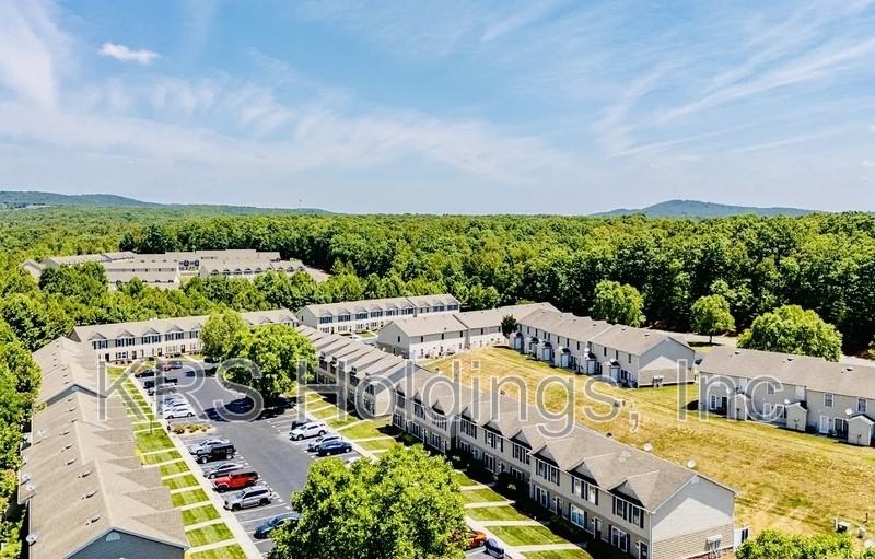 136 Old Tavern Cir - Photo 4 of 17