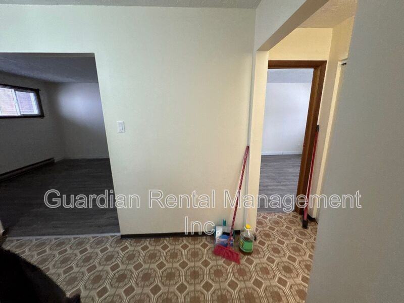 39 Kingsway Dr W #3 - Photo 2 of 22